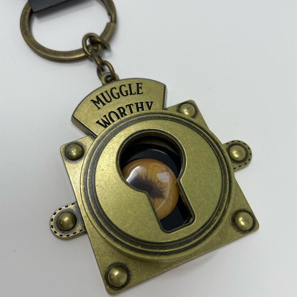 Fantastic Beasts Keychain: Muggle Worthy (BNWT) - Picture 7 of 10